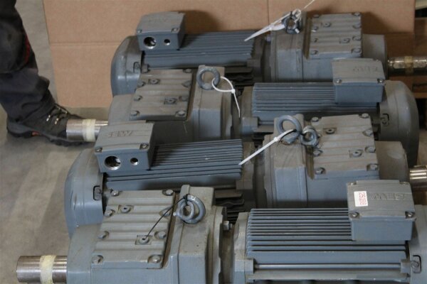 SEW 5 5 KW 52 Min Getriebemotor R87 DRE132M4 TF Gearbox Sterngetriebe